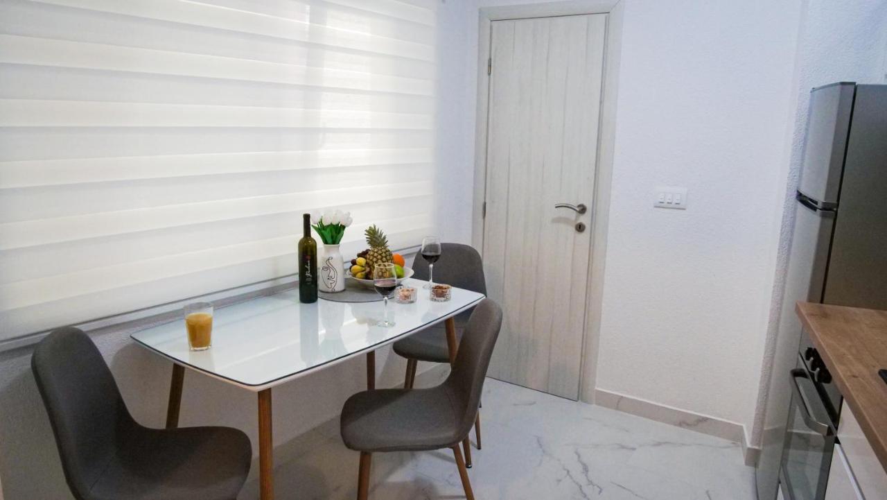 Peaceful & Sunny Apartments Трогир Екстериор снимка