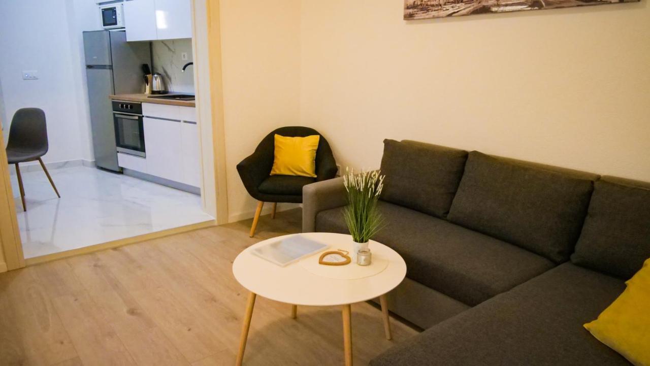 Peaceful & Sunny Apartments Трогир Екстериор снимка