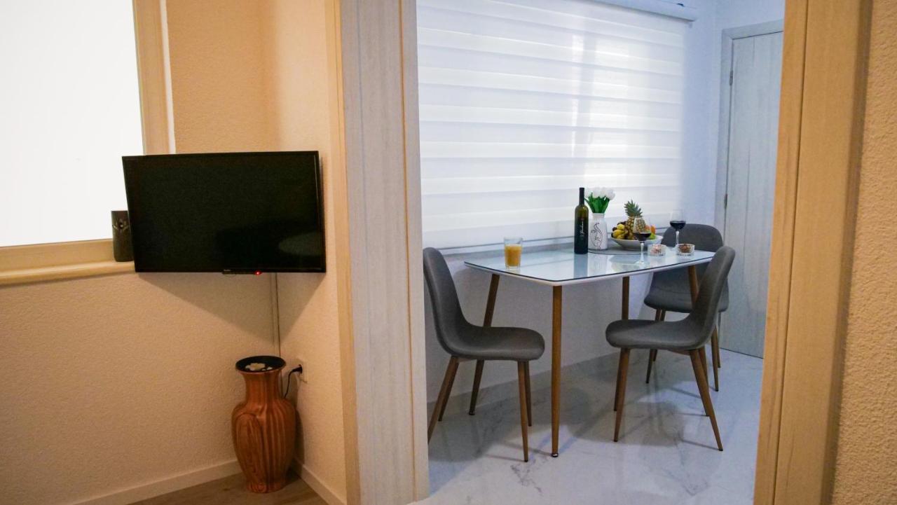 Peaceful & Sunny Apartments Трогир Екстериор снимка
