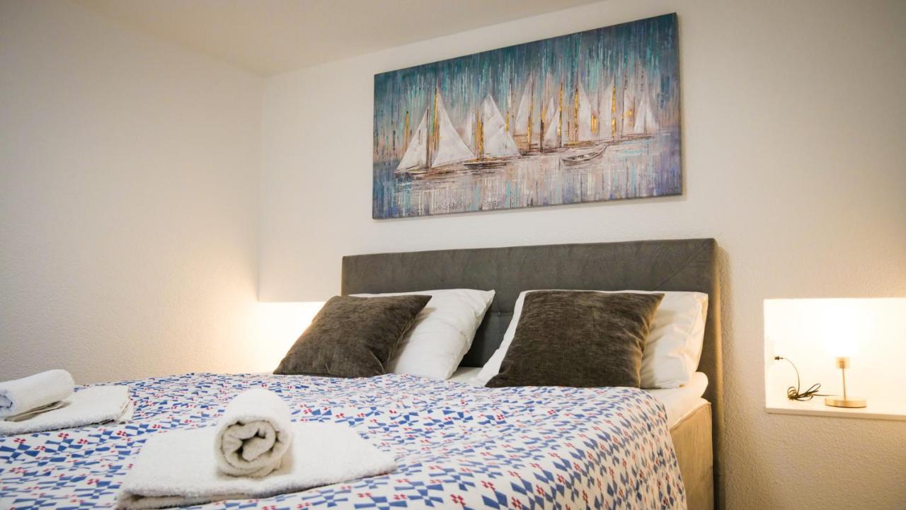 Peaceful & Sunny Apartments Трогир Екстериор снимка